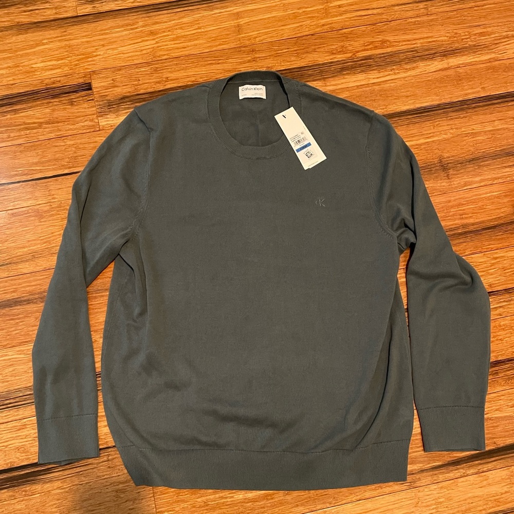 NWT Calvin Klein crewneck - Picture 2 of 3